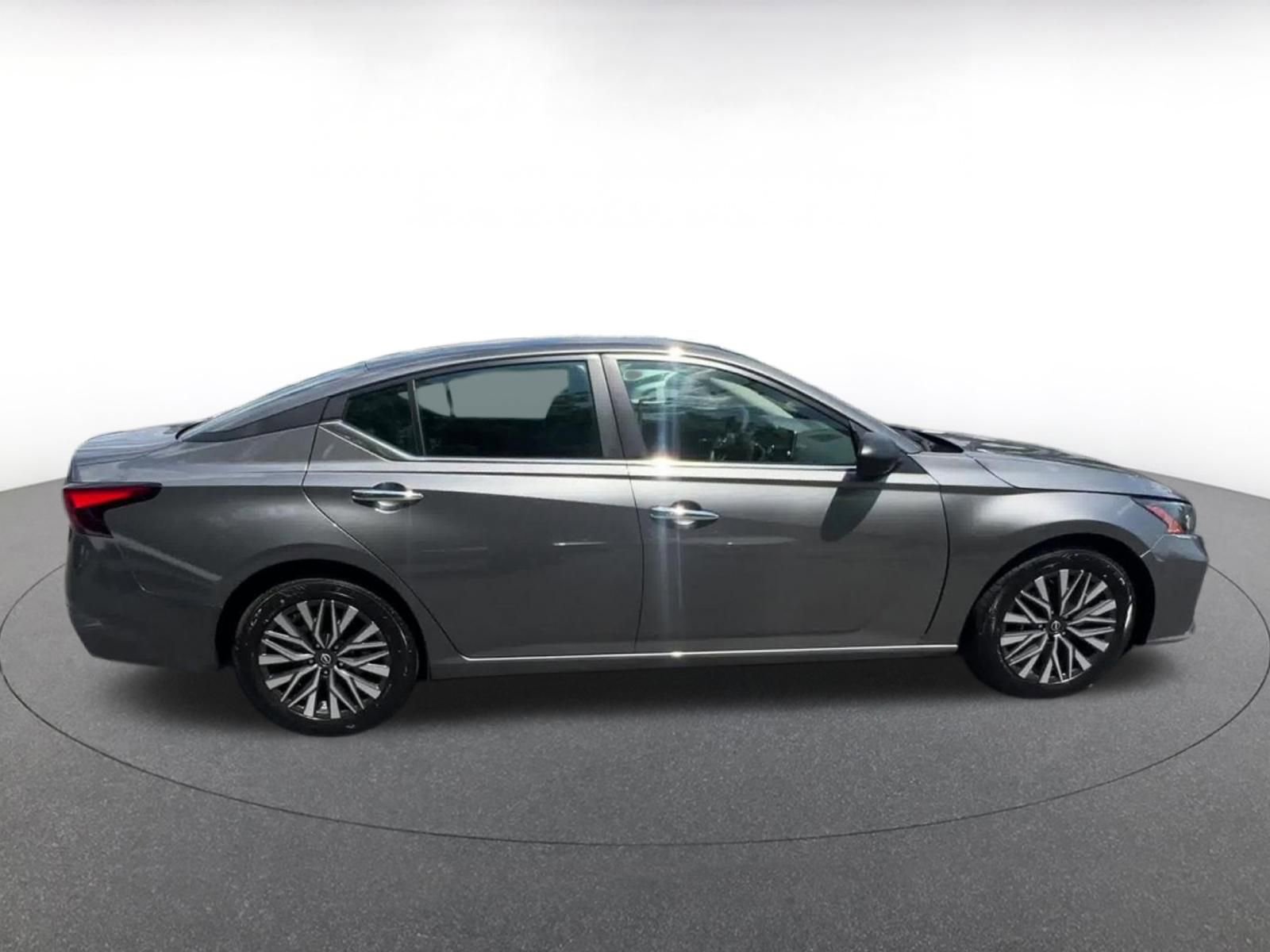 Used 2025 Nissan Altima 2.5 SV FWD image 16