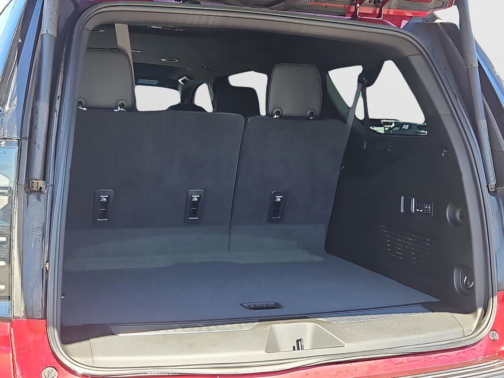 Used 2025 Chevrolet Suburban Premier image 9