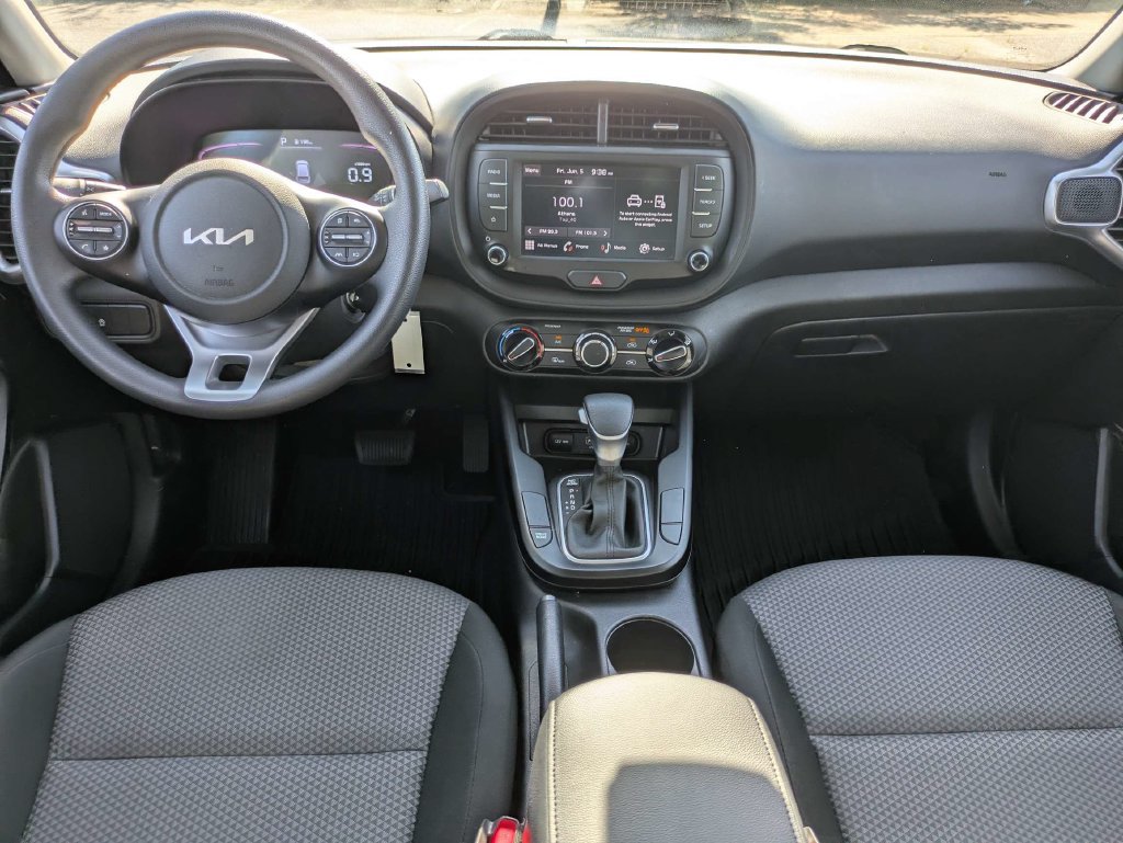 Used 2024 Kia Soul LX w/ Option Group 015 FWD image 15