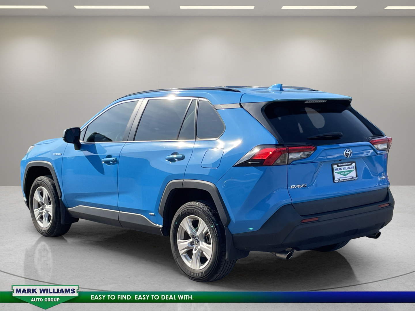 Used 2021 Toyota RAV4 LE AWD/4WD image 6