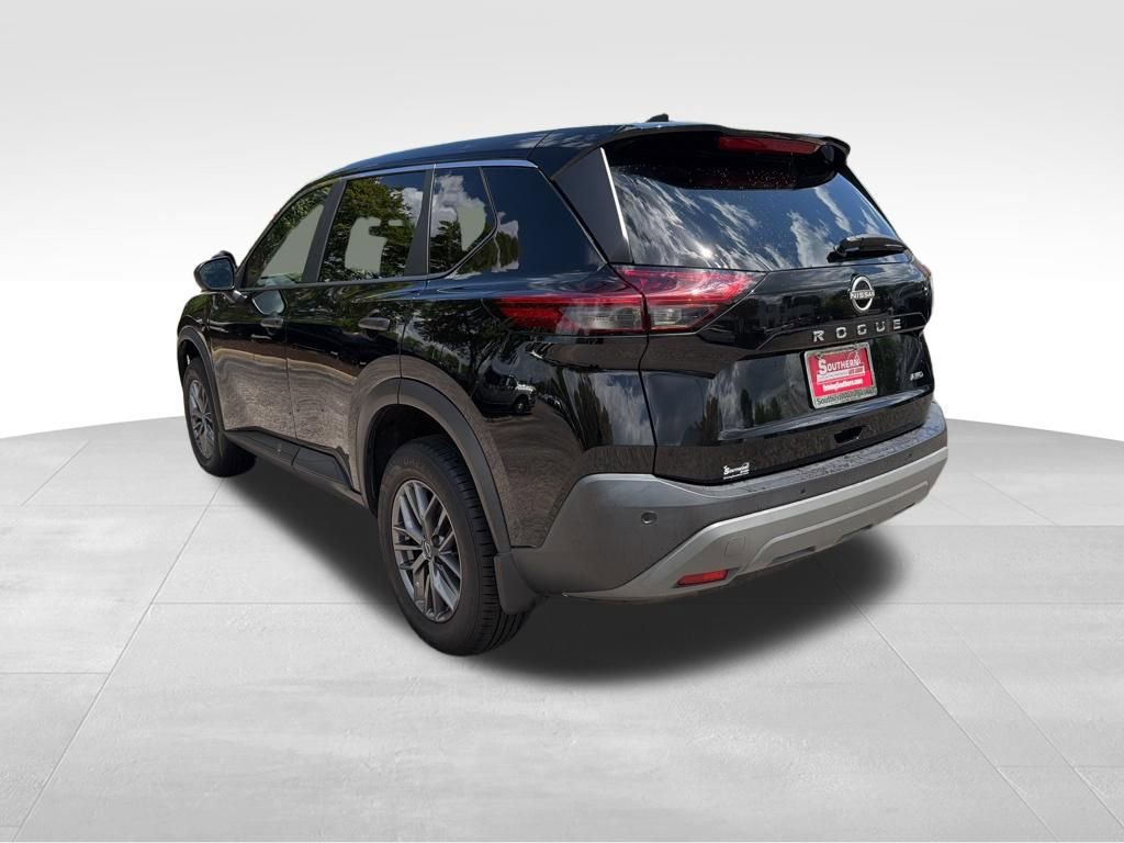 Used 2023 Nissan Rogue S image 3