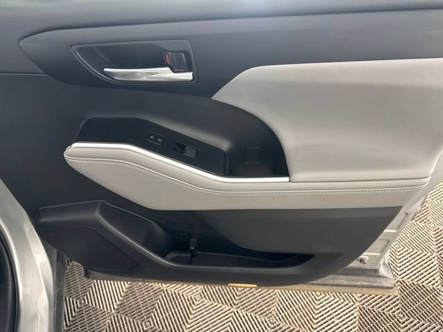 Used 2020 Toyota Highlander XLE w/ Protection Package #3 AWD/4WD image 23