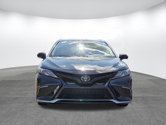 Used 2023 Toyota Camry XSE FWD image 2