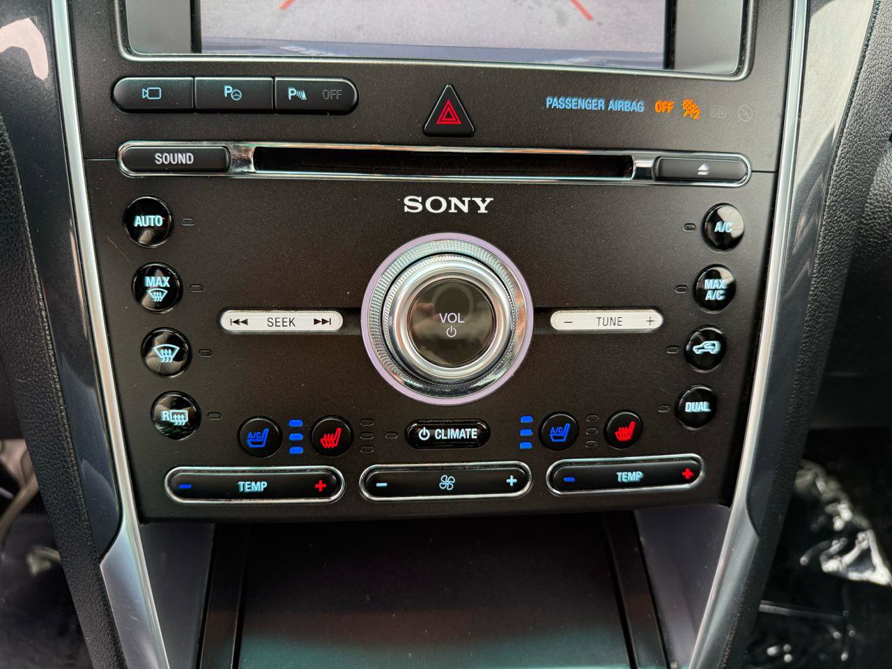 Used 2017 Ford Explorer Limited w/ Equipment Group 301A FWD image 17