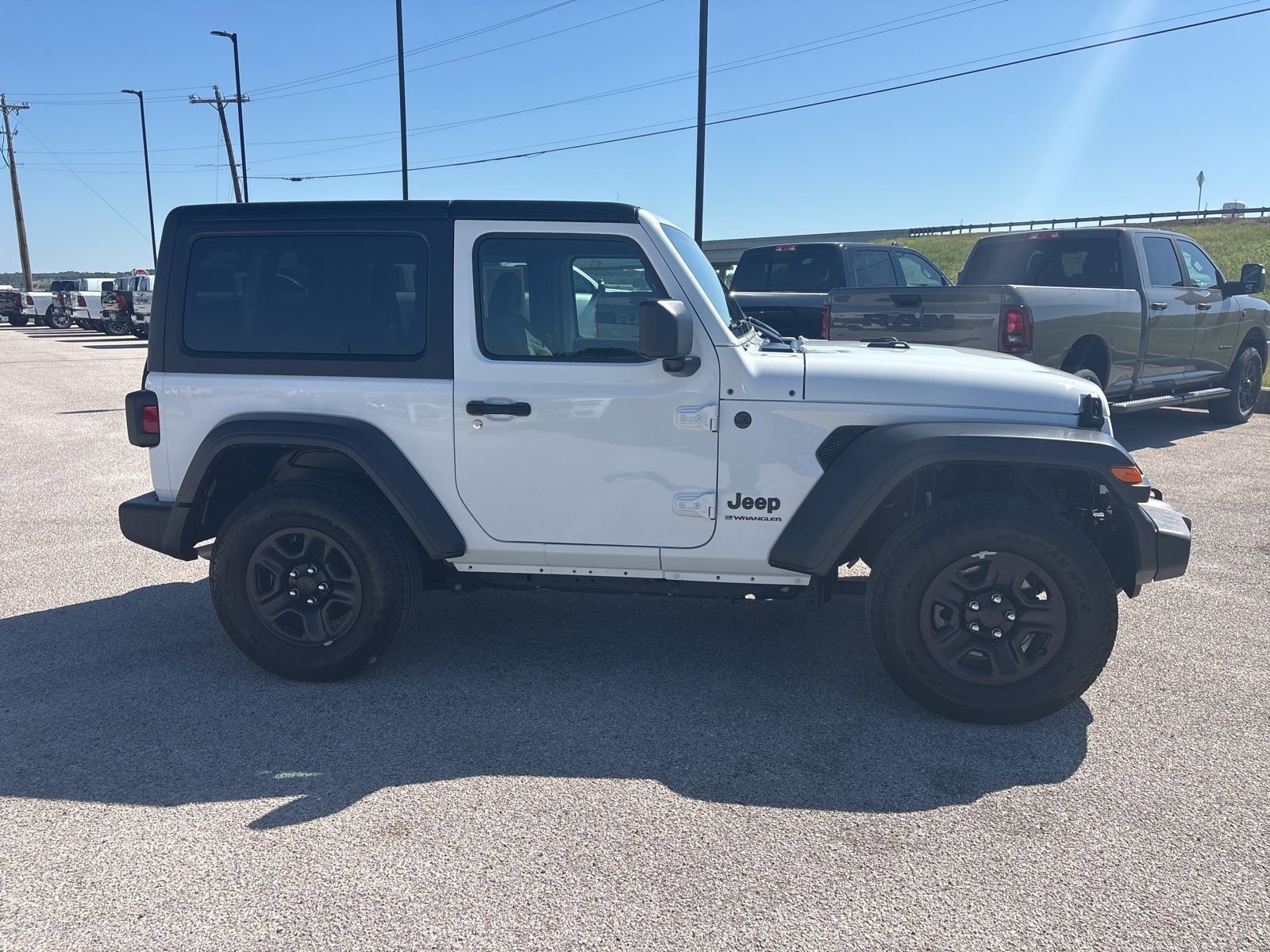 Used 2025 Jeep Wrangler Sport AWD/4WD image 7