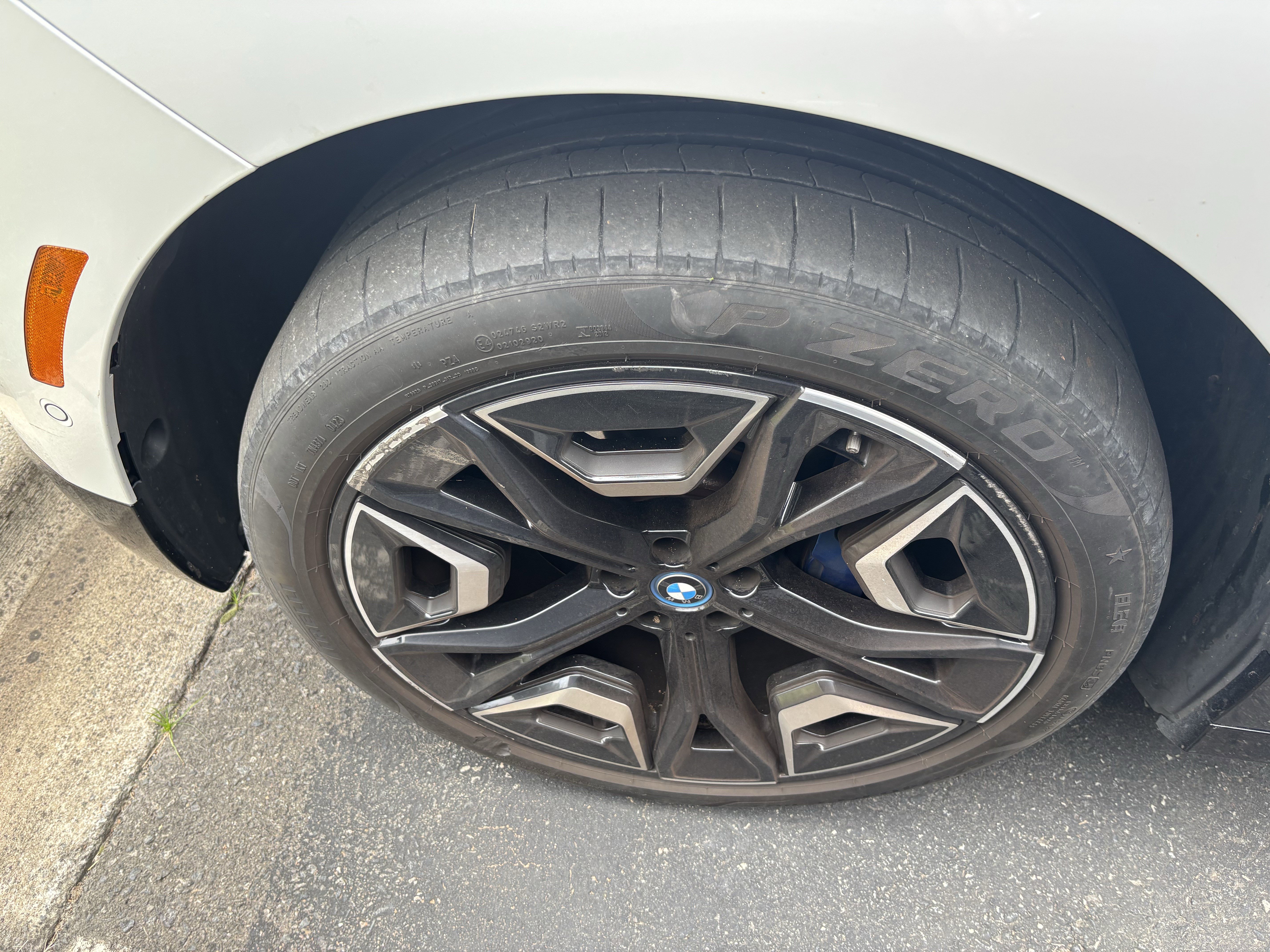 Certified 2024 BMW iX xDrive50 w/ Premium Package AWD/4WD image 27