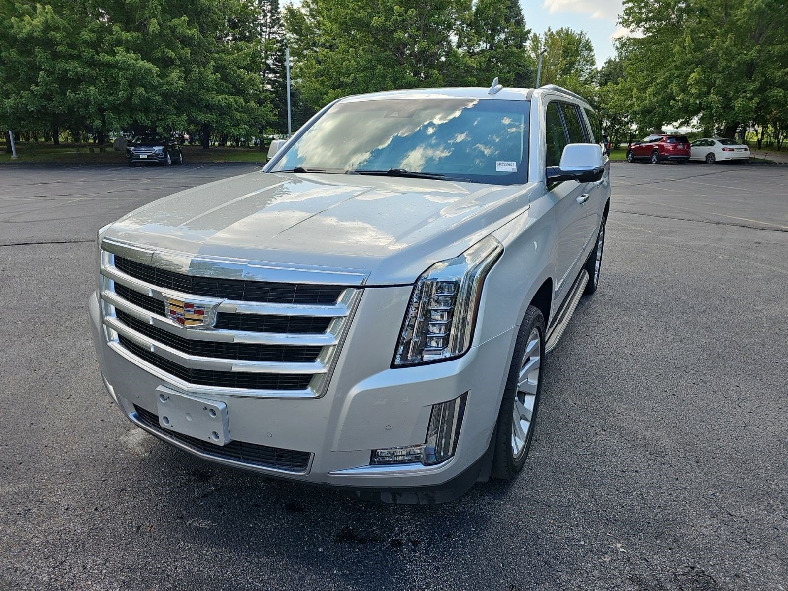 Used 2016 Cadillac Escalade ESV Luxury AWD/4WD image 2