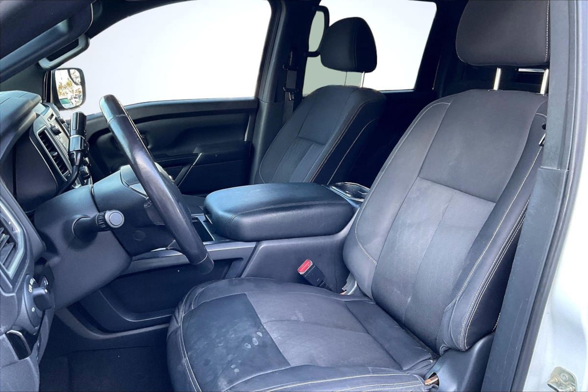 Used 2018 Nissan Titan SV w/ SV Convenience Package AWD/4WD image 26