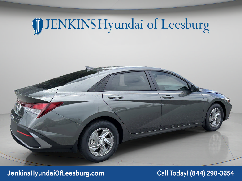 New 2026 Hyundai Elantra SE FWD image 5