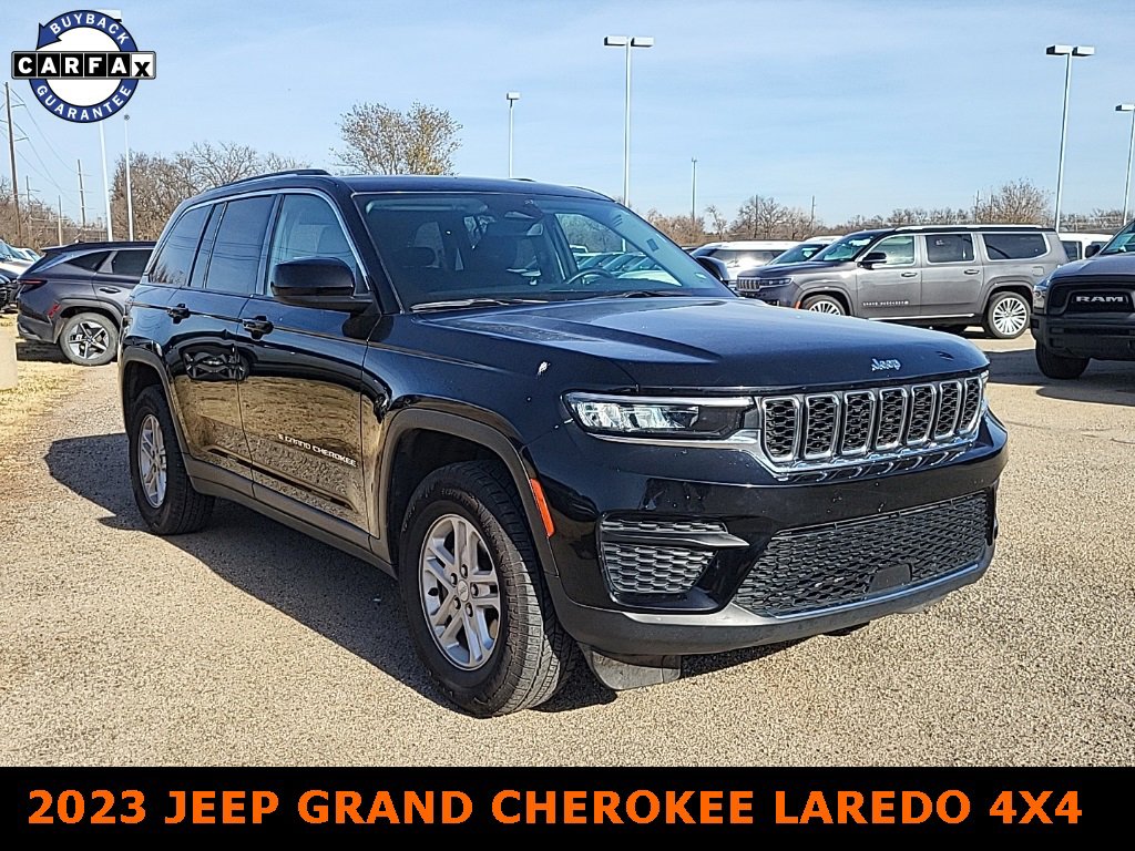 Used 2023 Jeep Grand Cherokee Laredo image 1