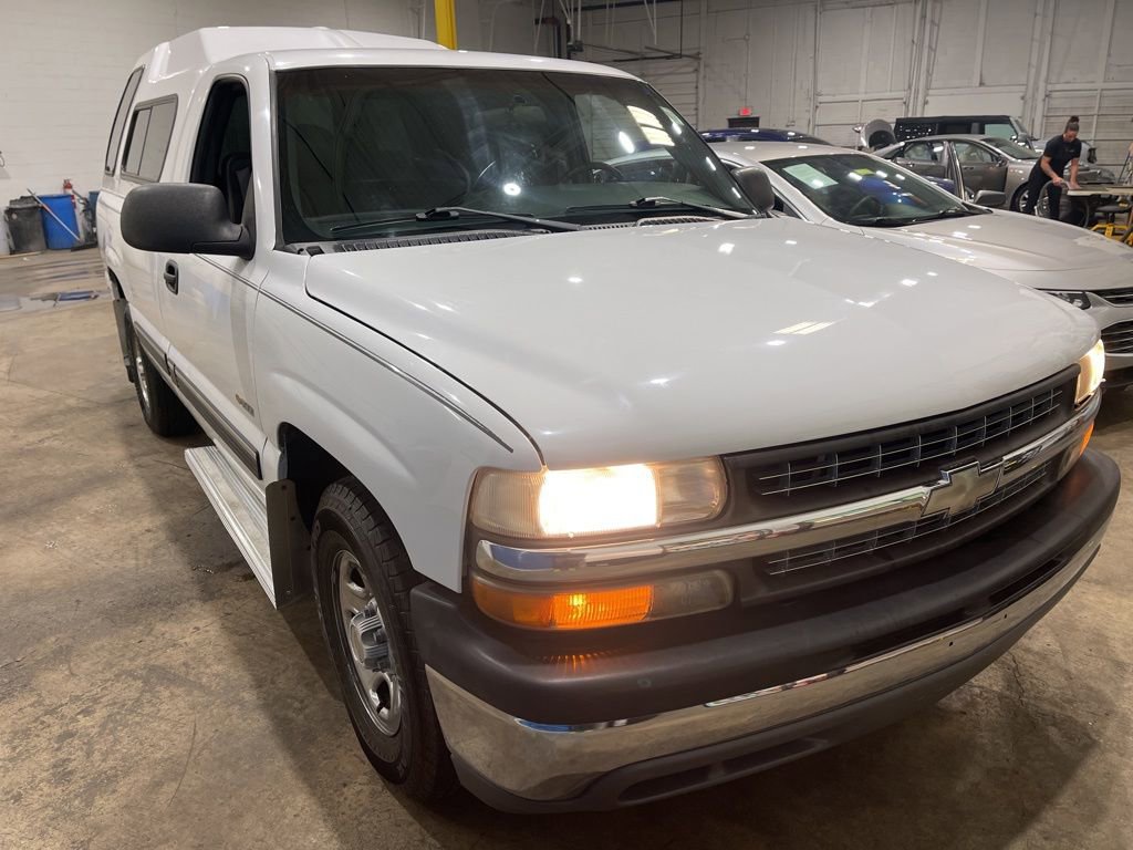 Used 2000 Chevrolet Silverado 1500 Base w/ Exterior Appearance Pkg image 3