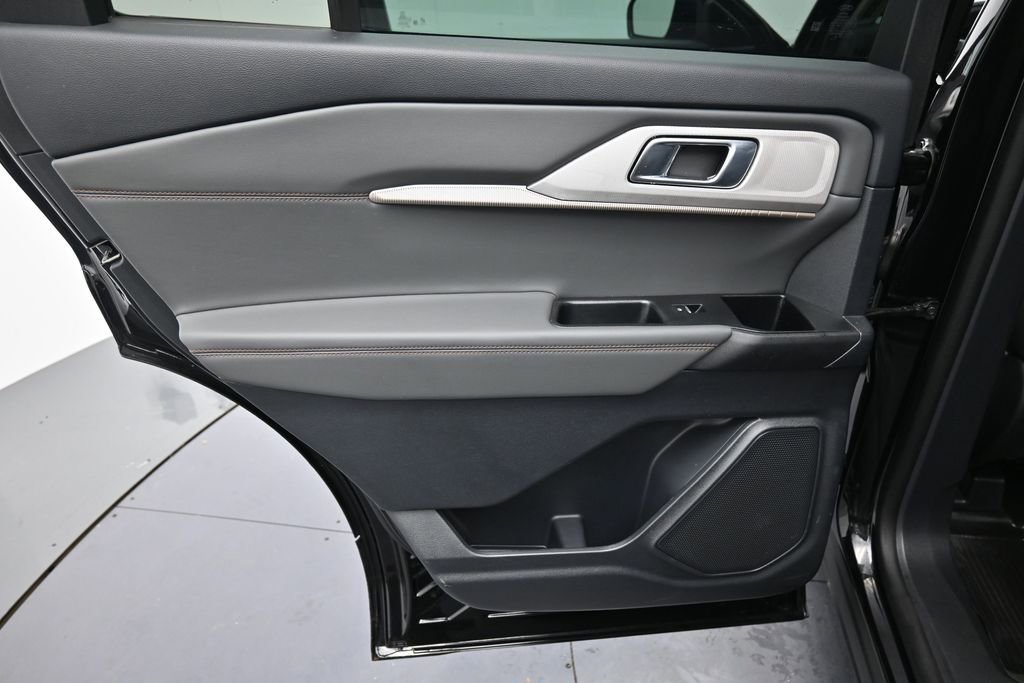 Used 2025 Ford Explorer Active w/ Active Comfort Package RWD image 26