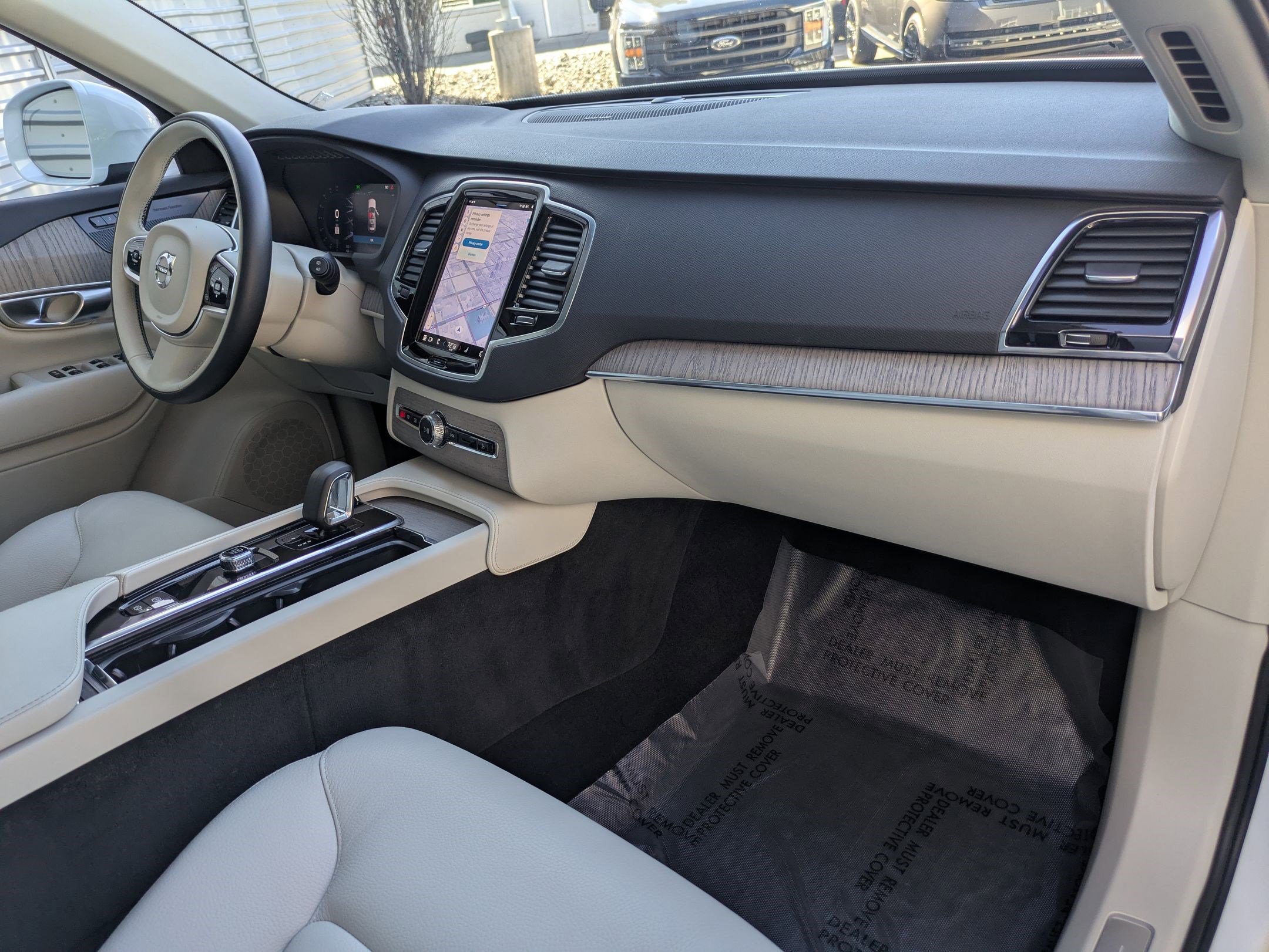 Used 2024 Volvo XC90 T8 Plus w/ Protection Package Premier image 31