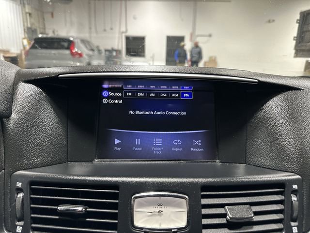 Used 2018 INFINITI Q70 Luxe w/ Cargo Package image 30