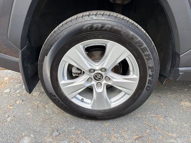 Used 2021 Toyota RAV4 XLE w/ XLE Grade Weather Package image 7