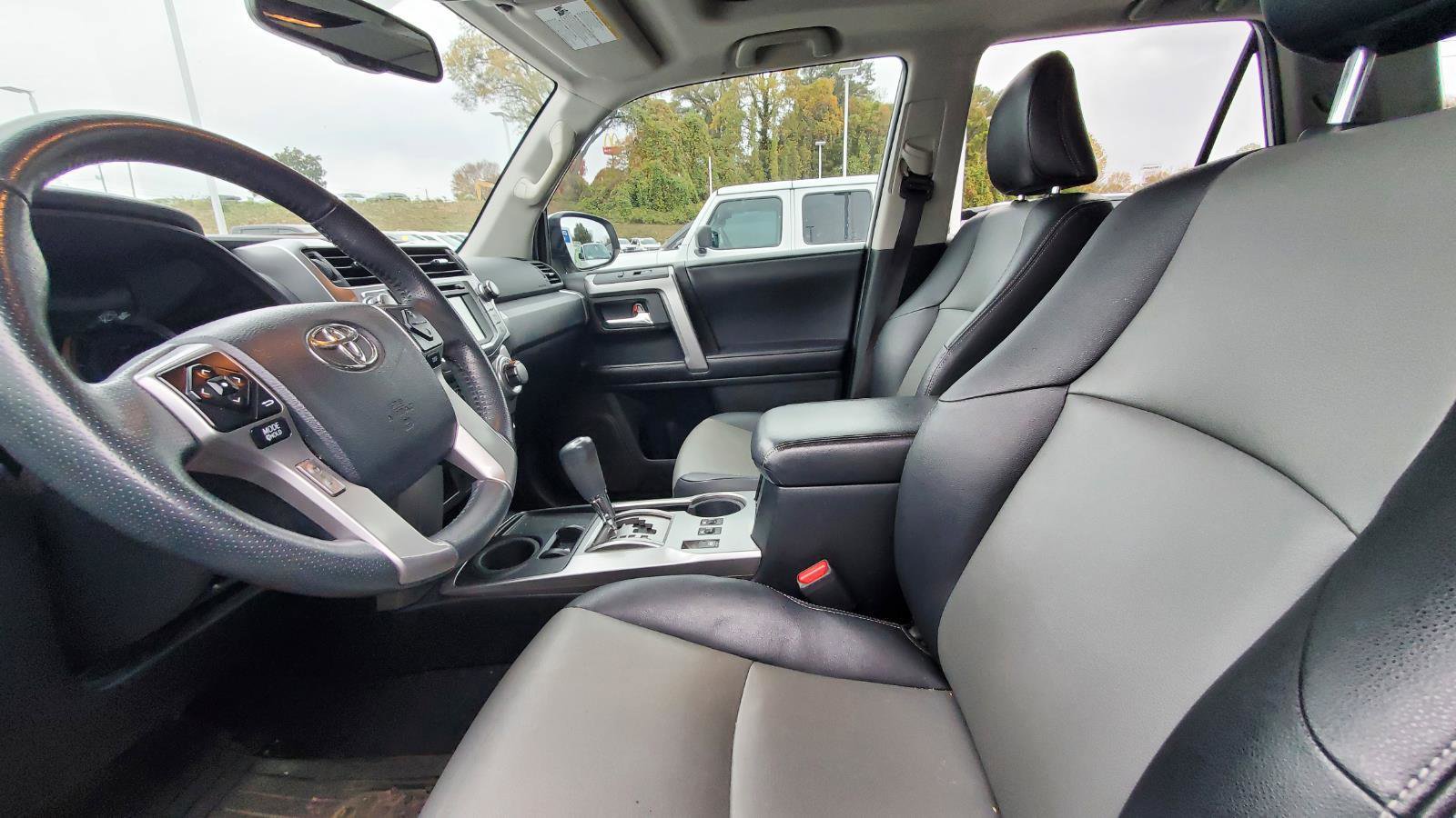 Used 2017 Toyota 4Runner SR5 Premium image 4