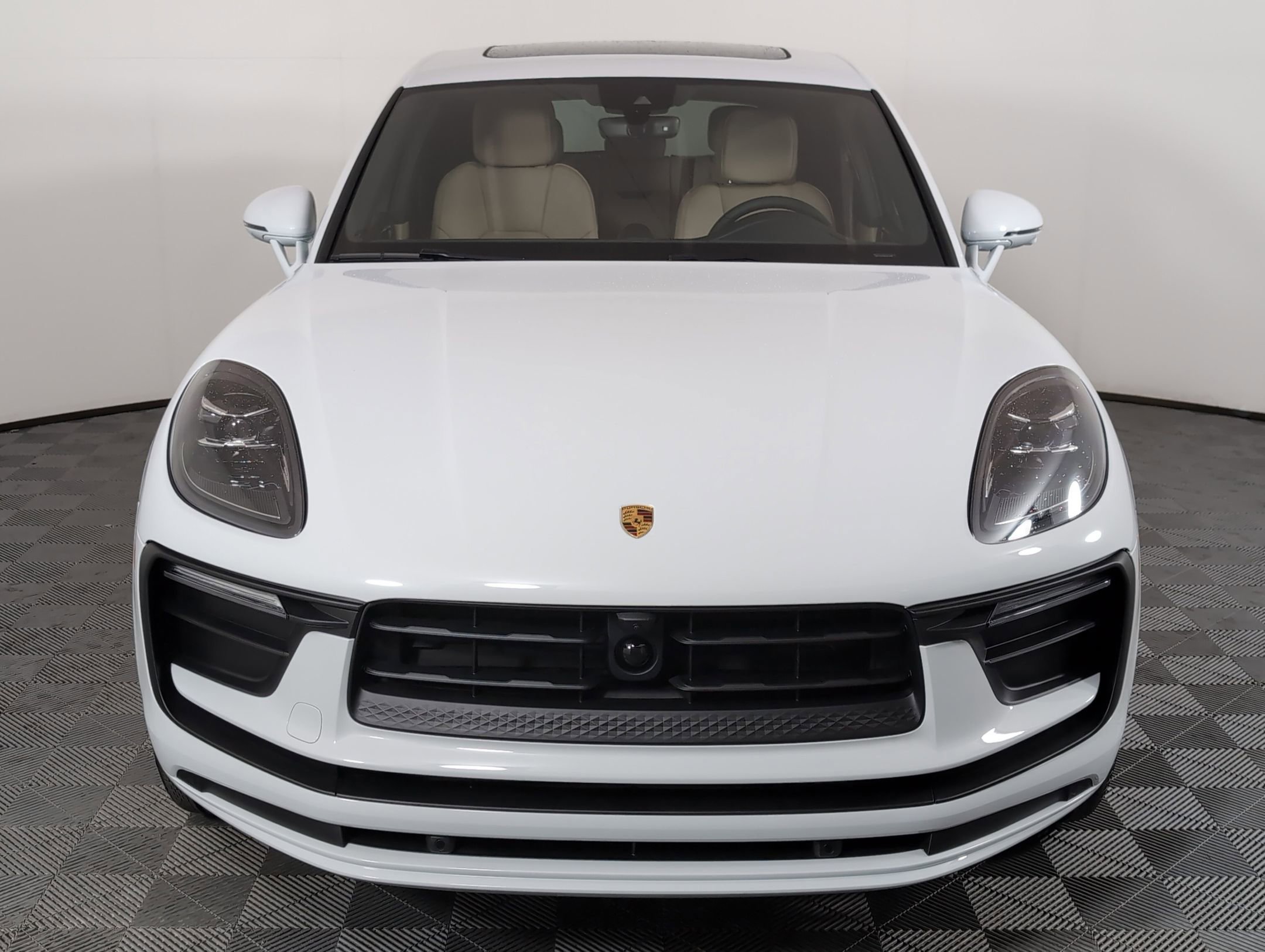Certified 2025 Porsche Macan AWD/4WD image 11