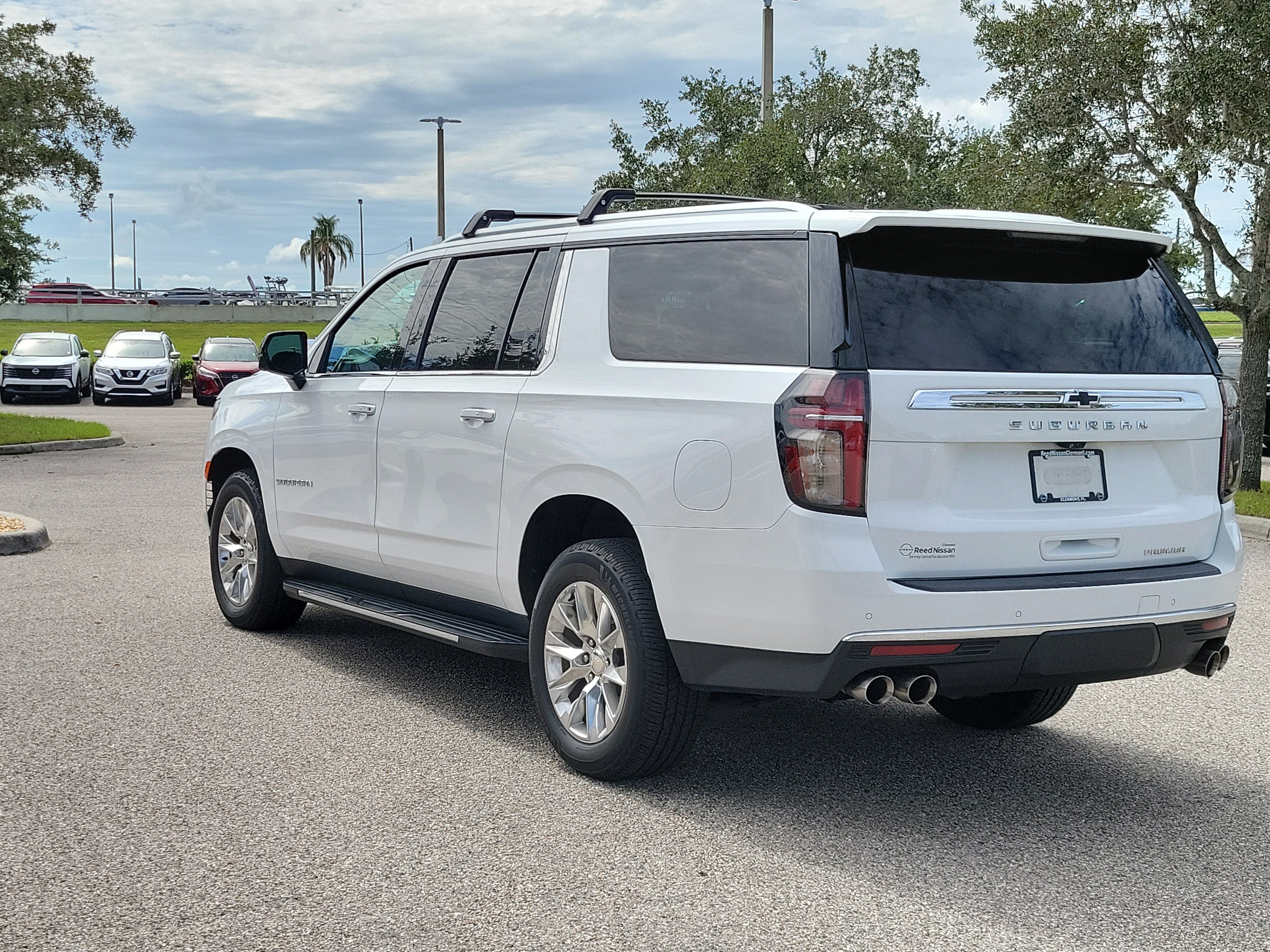 Used 2021 Chevrolet Suburban Premier w/ Premium Package AWD/4WD image 7