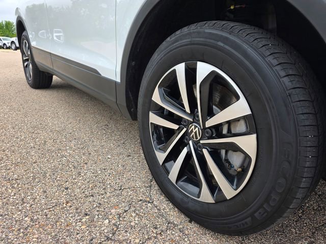 Used 2024 Volkswagen Tiguan S image 39