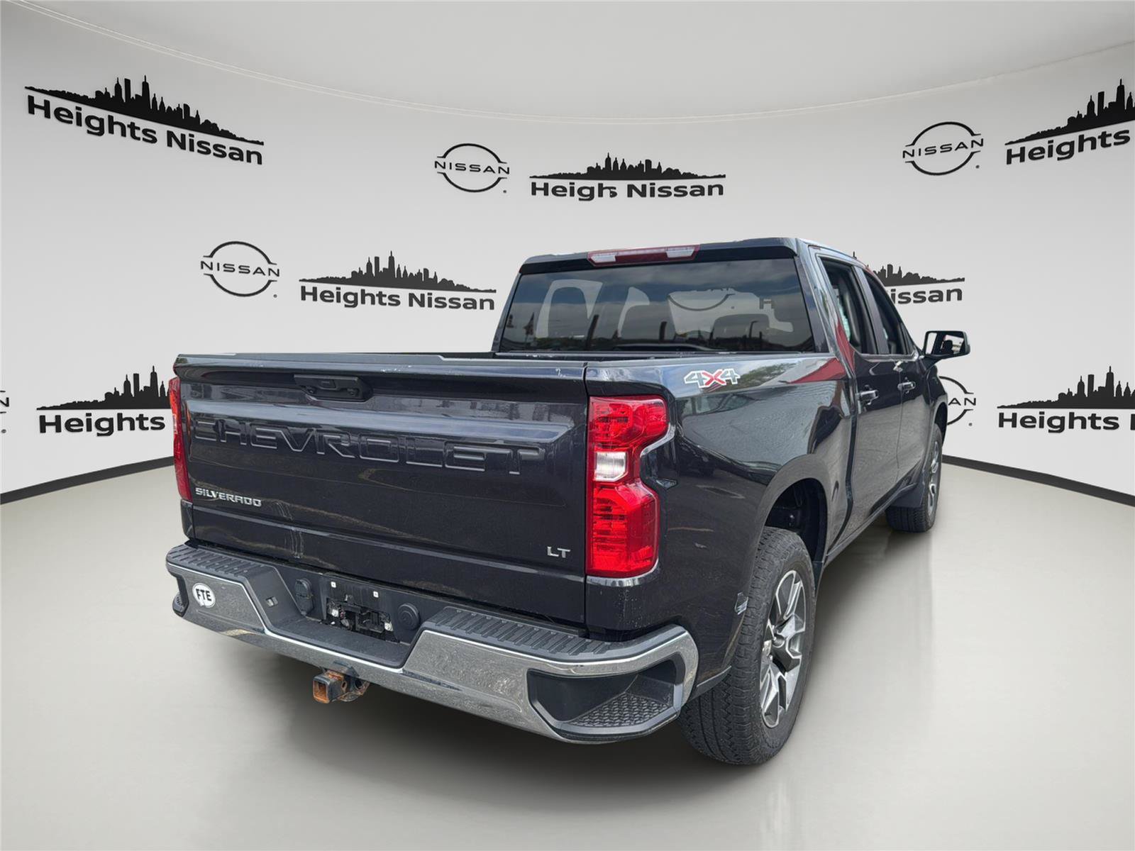 Used 2023 Chevrolet Silverado 1500 LT AWD/4WD image 6