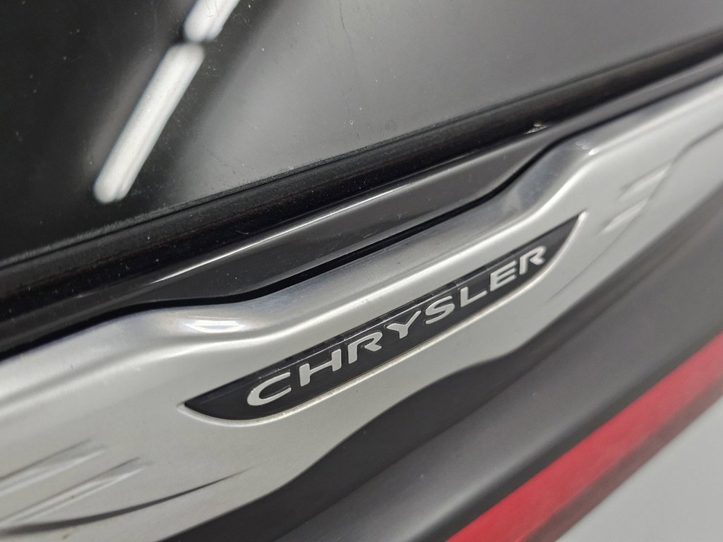 Used 2024 Chrysler Pacifica Touring-L FWD image 26