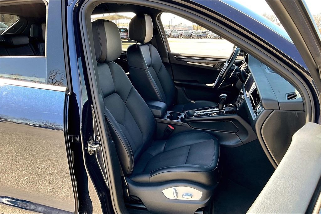 Used 2022 Porsche Macan image 10