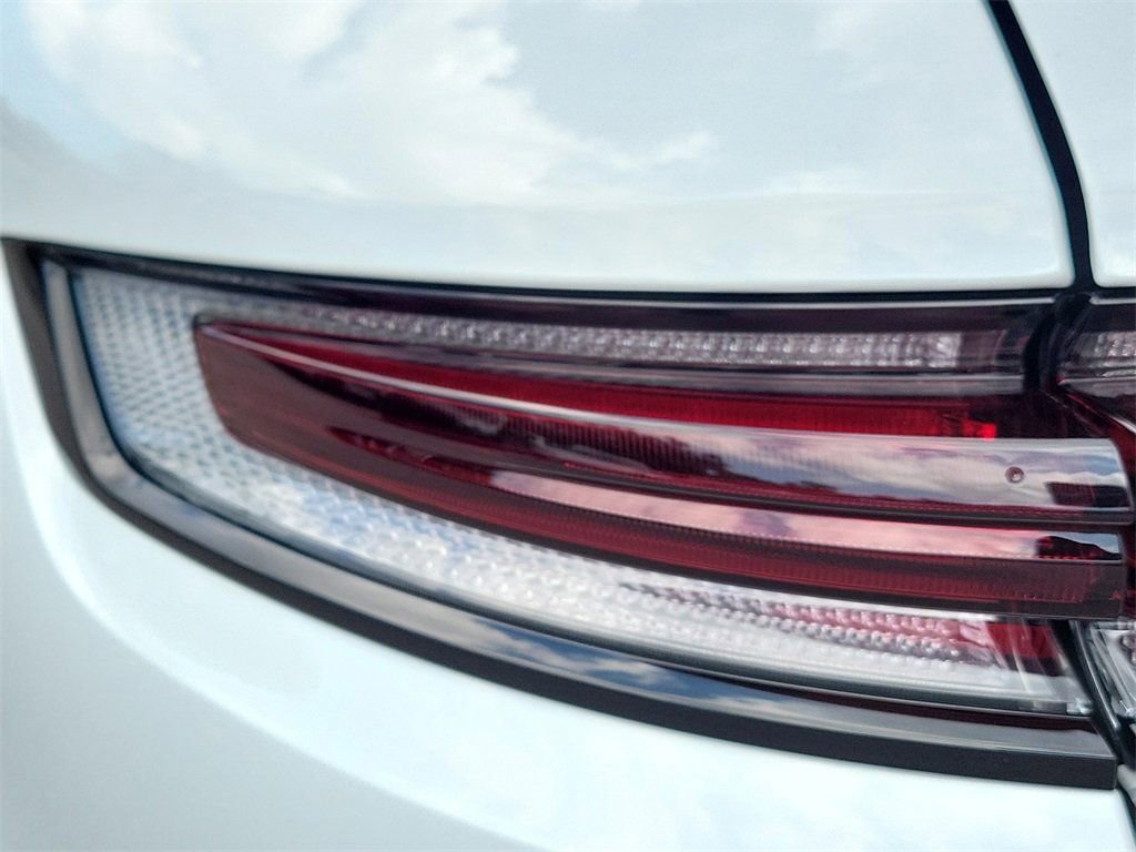 Certified 2025 Porsche Cayenne E-Hybrid image 16