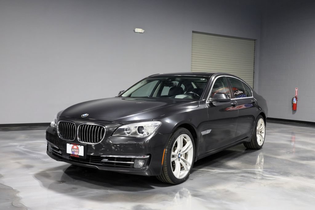Used 2013 BMW 750i xDrive AWD/4WD image 3