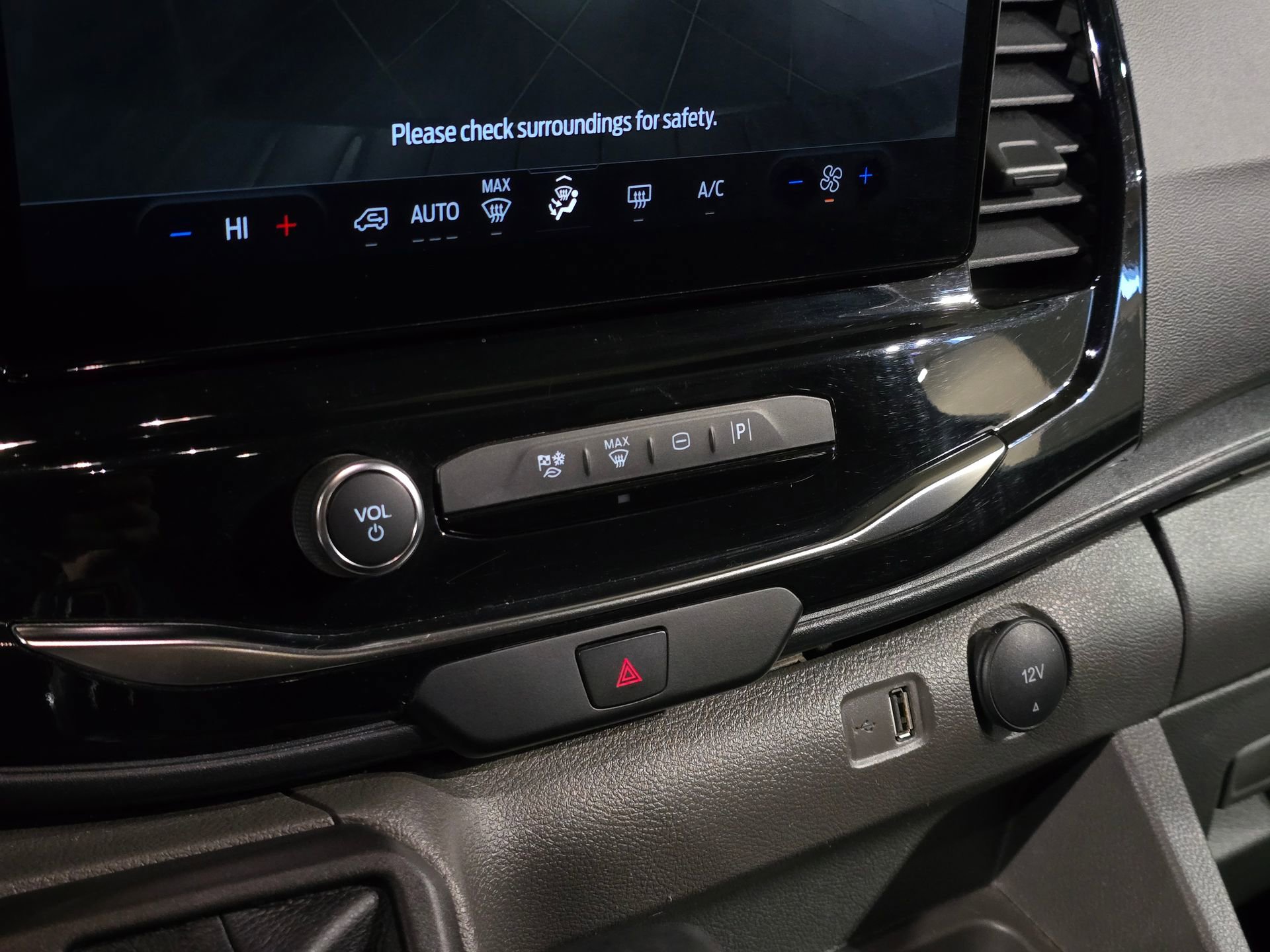 Used 2024 Ford Transit 350 XLT image 33