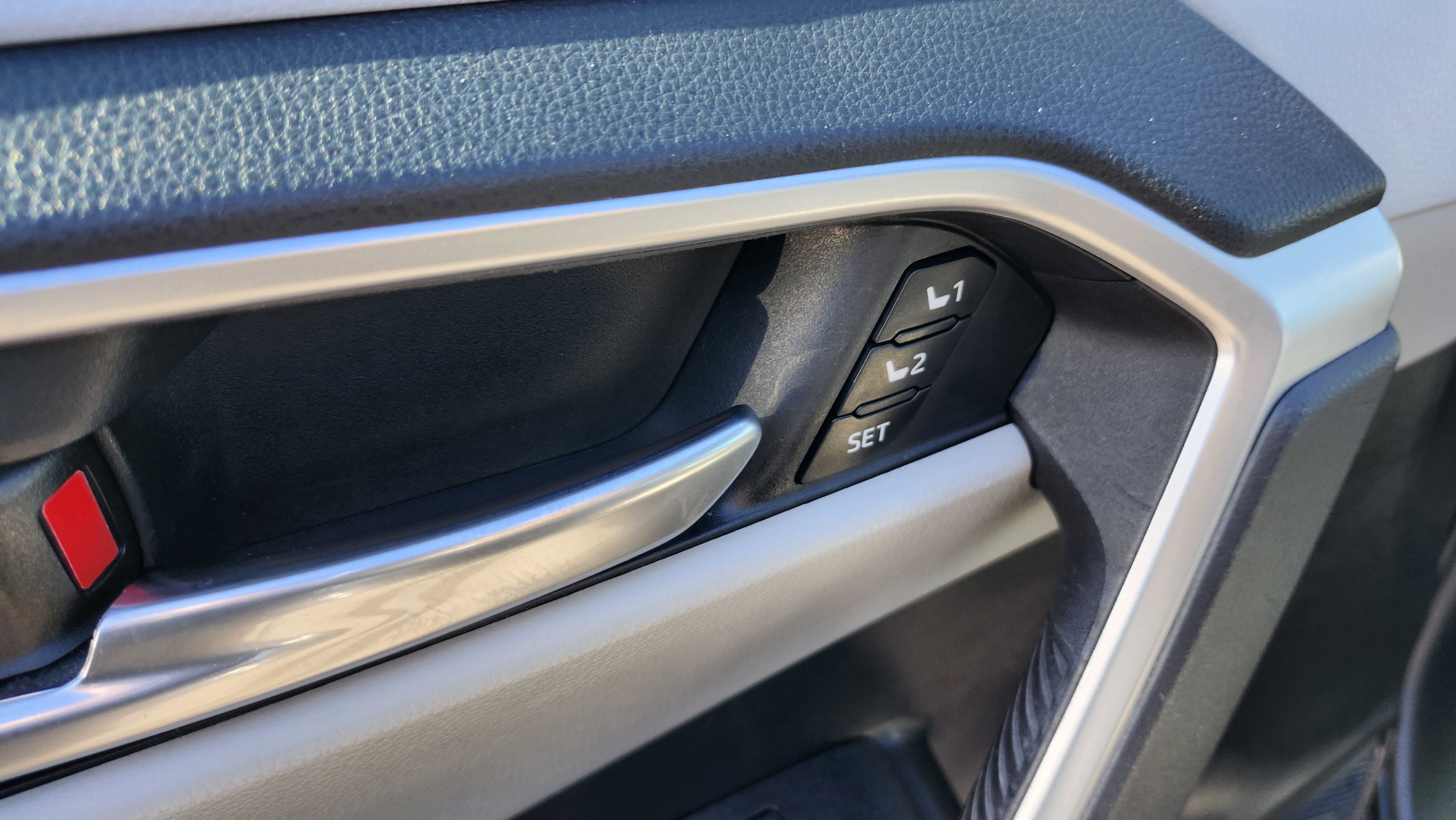 Used 2023 Toyota RAV4 XLE Premium image 29