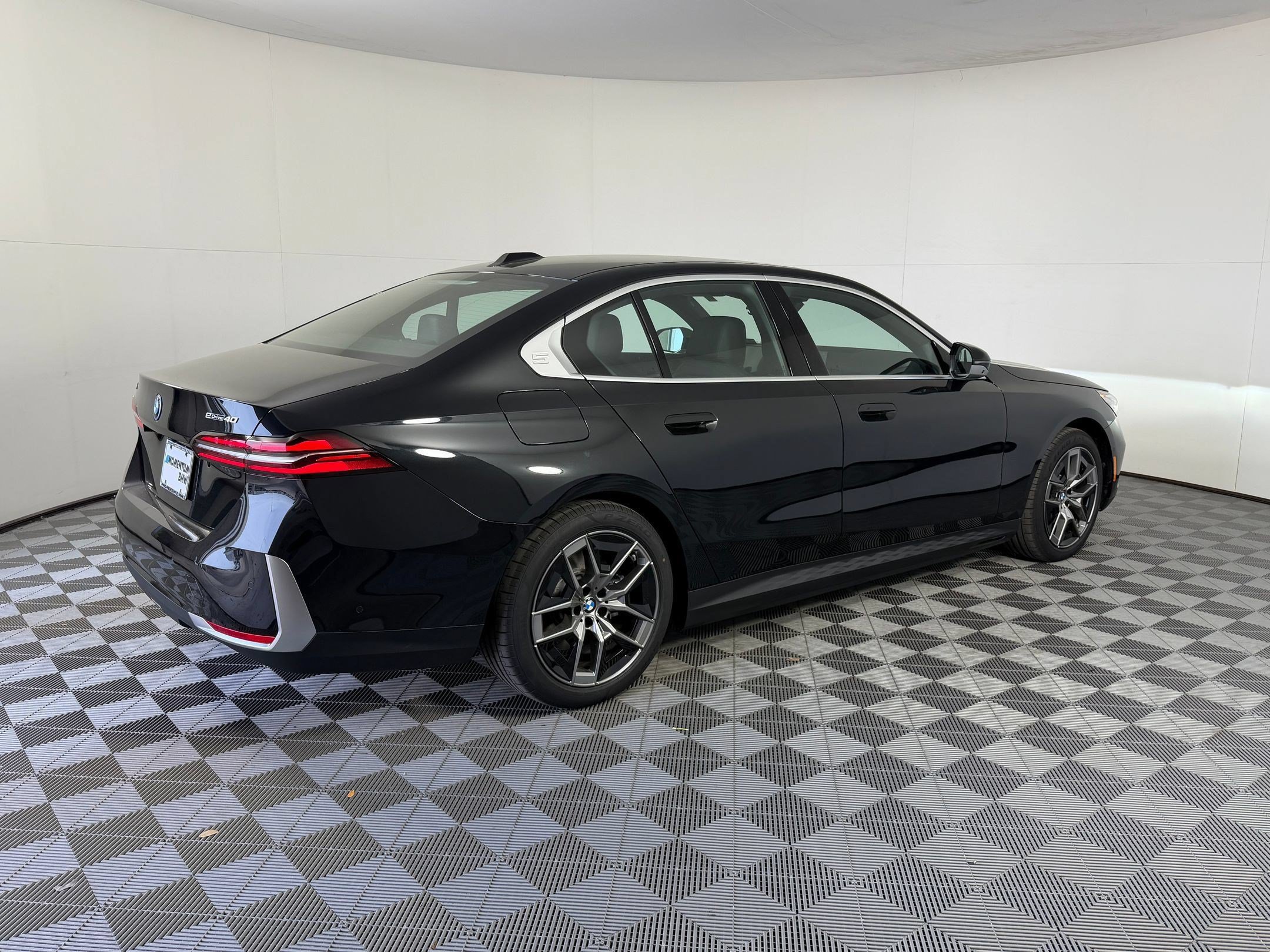 Used 2026 BMW i5 eDrive40 w/ Convenience Package RWD image 9