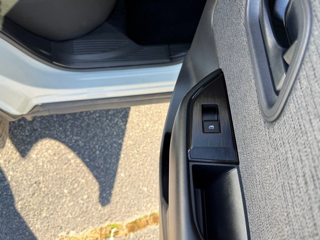 Used 2023 Nissan Rogue S image 19