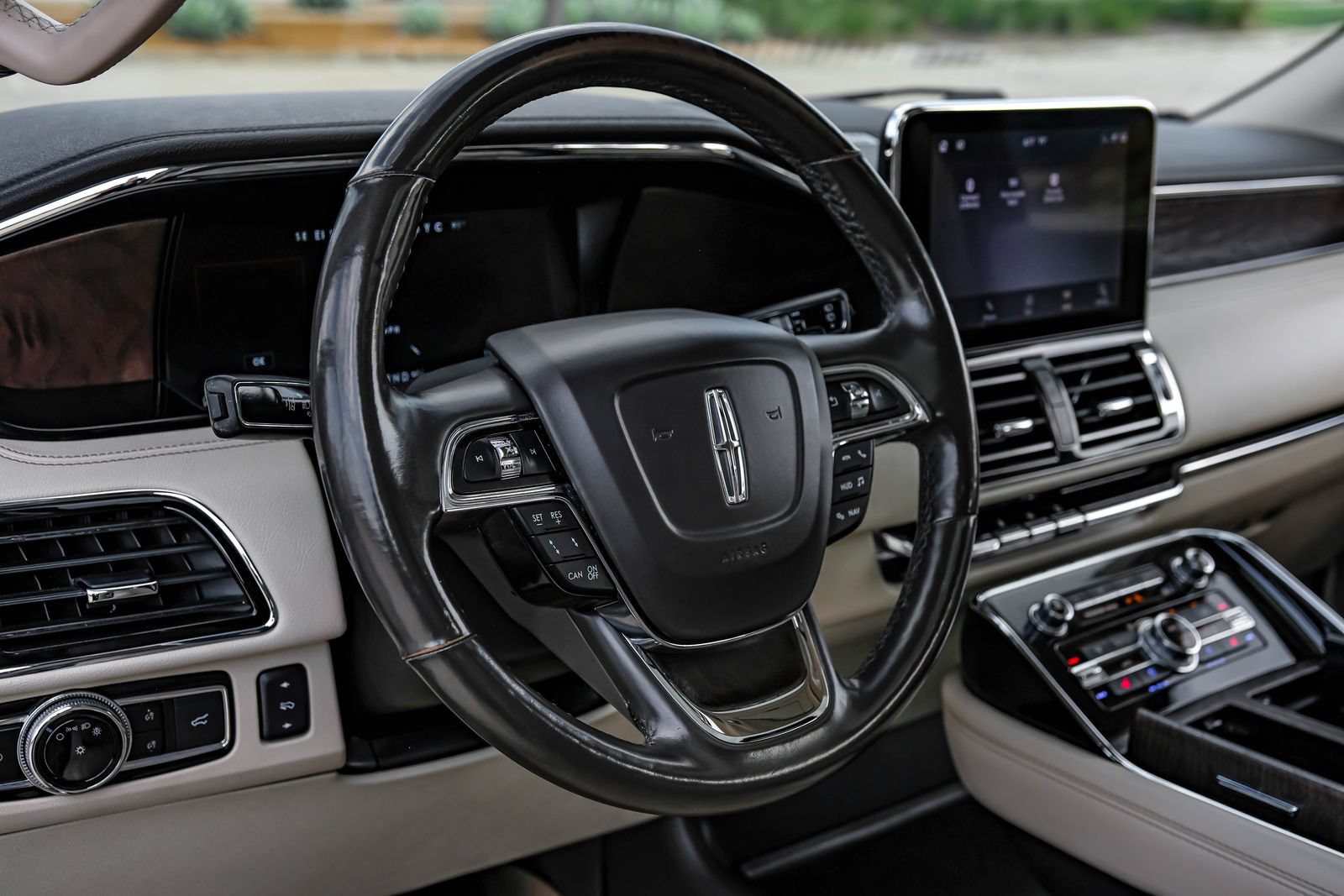 Used 2020 Lincoln Navigator L Reserve w/ Equipment Group 208A Reserve AWD/4WD image 18