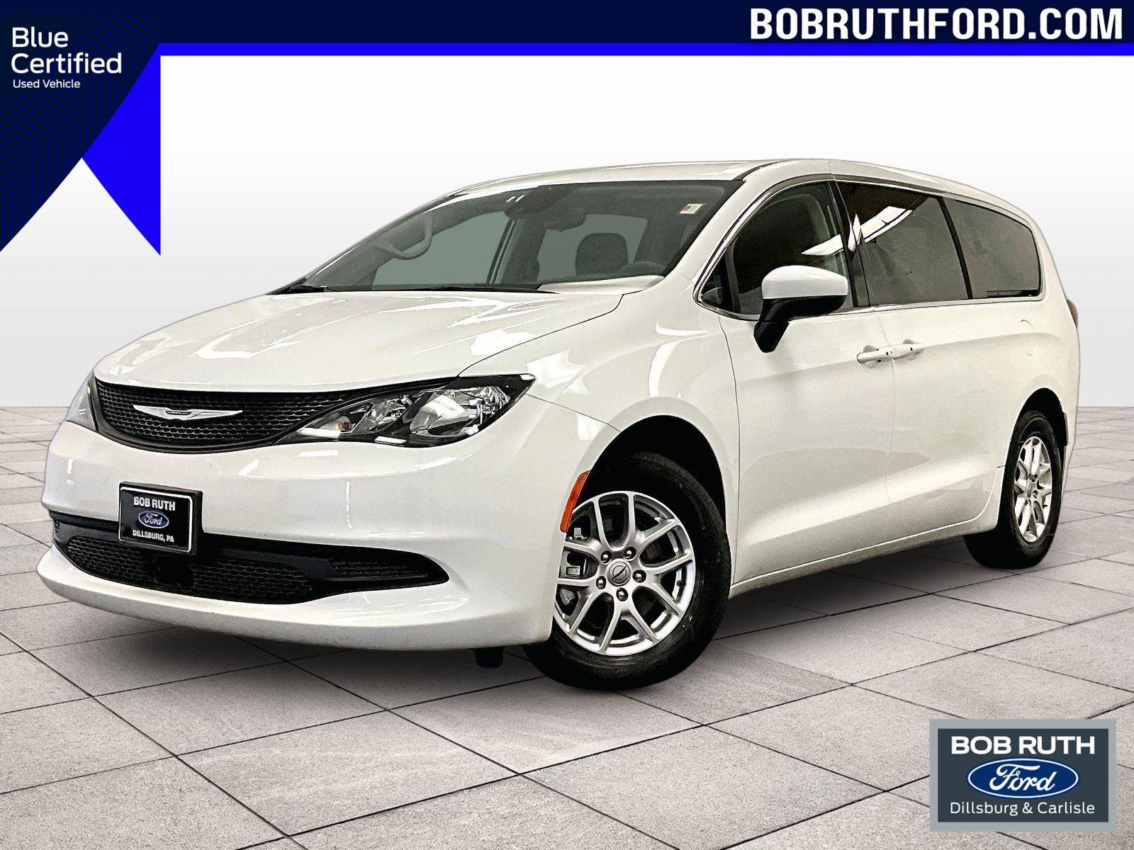 Used 2023 Chrysler Voyager LX image 1