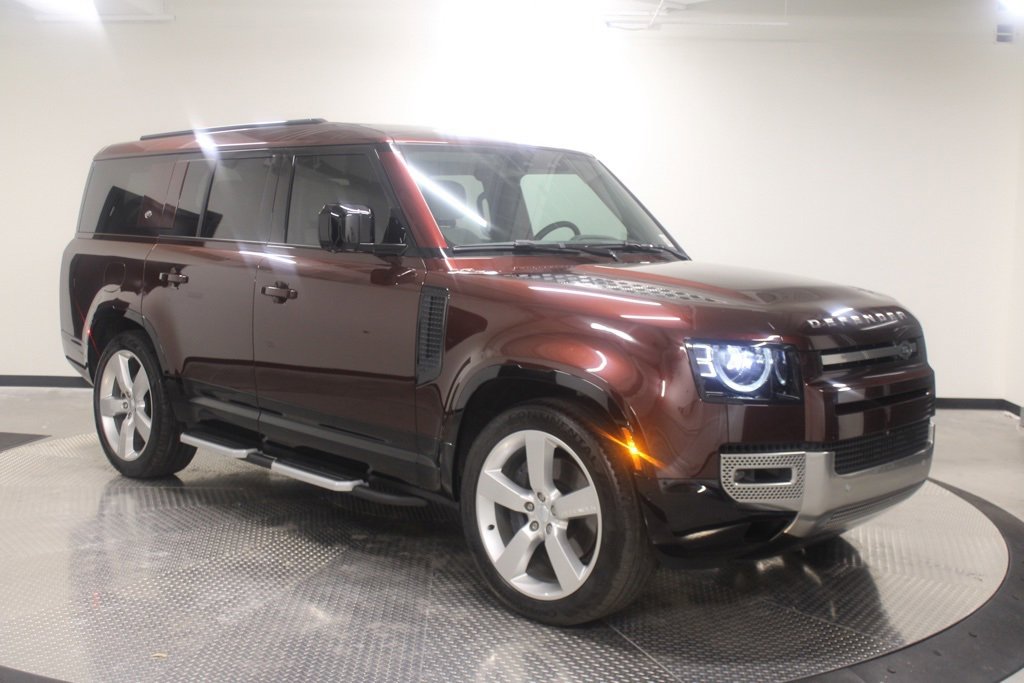 Used 2023 Land Rover Defender 130 SE image 9