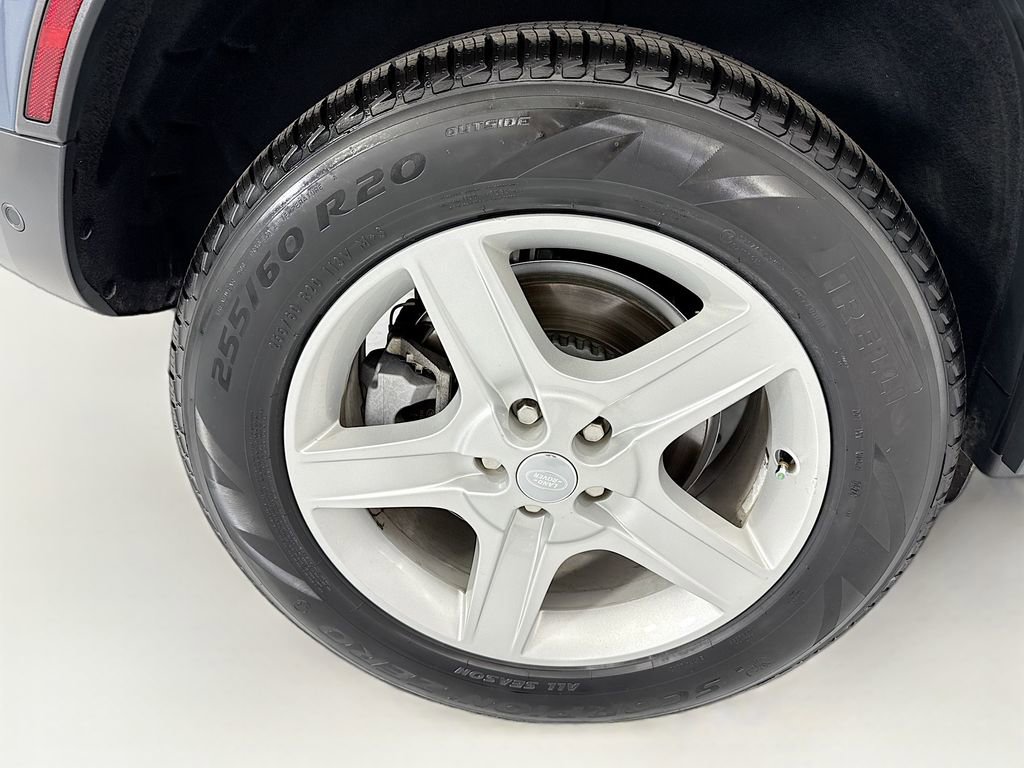 Used 2022 Land Rover Defender 110 SE image 32