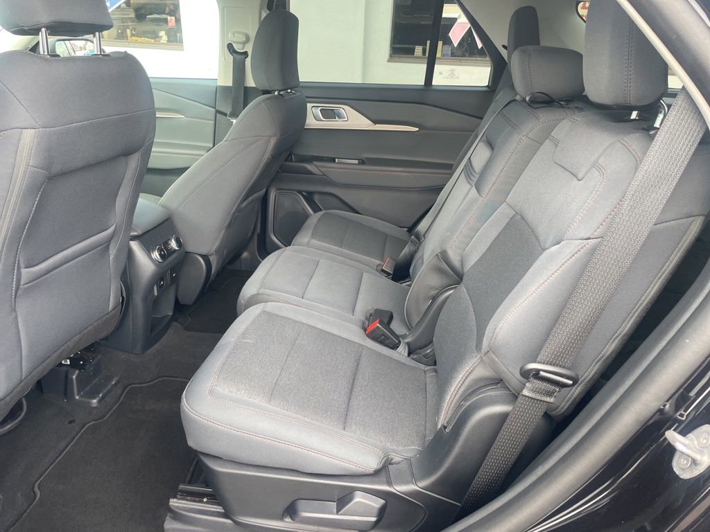 Used 2025 Ford Explorer Active image 28
