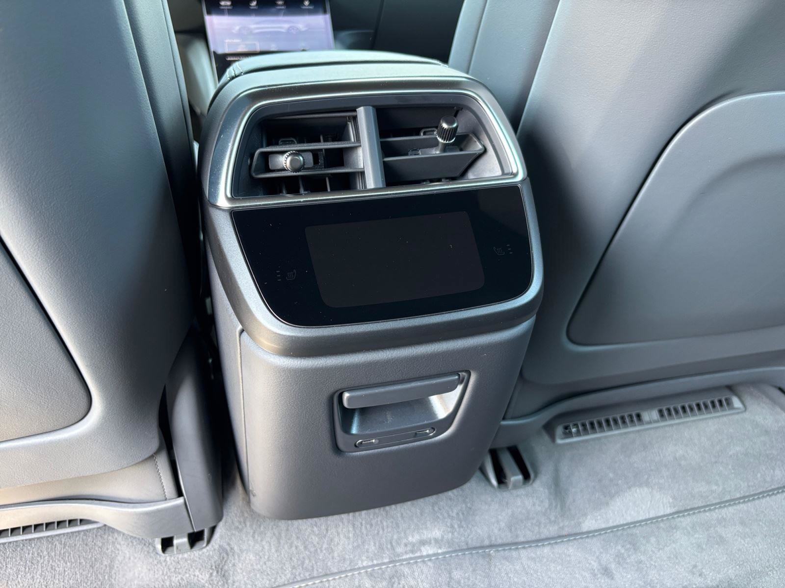 Used 2024 Lucid Air Pure RWD image 37