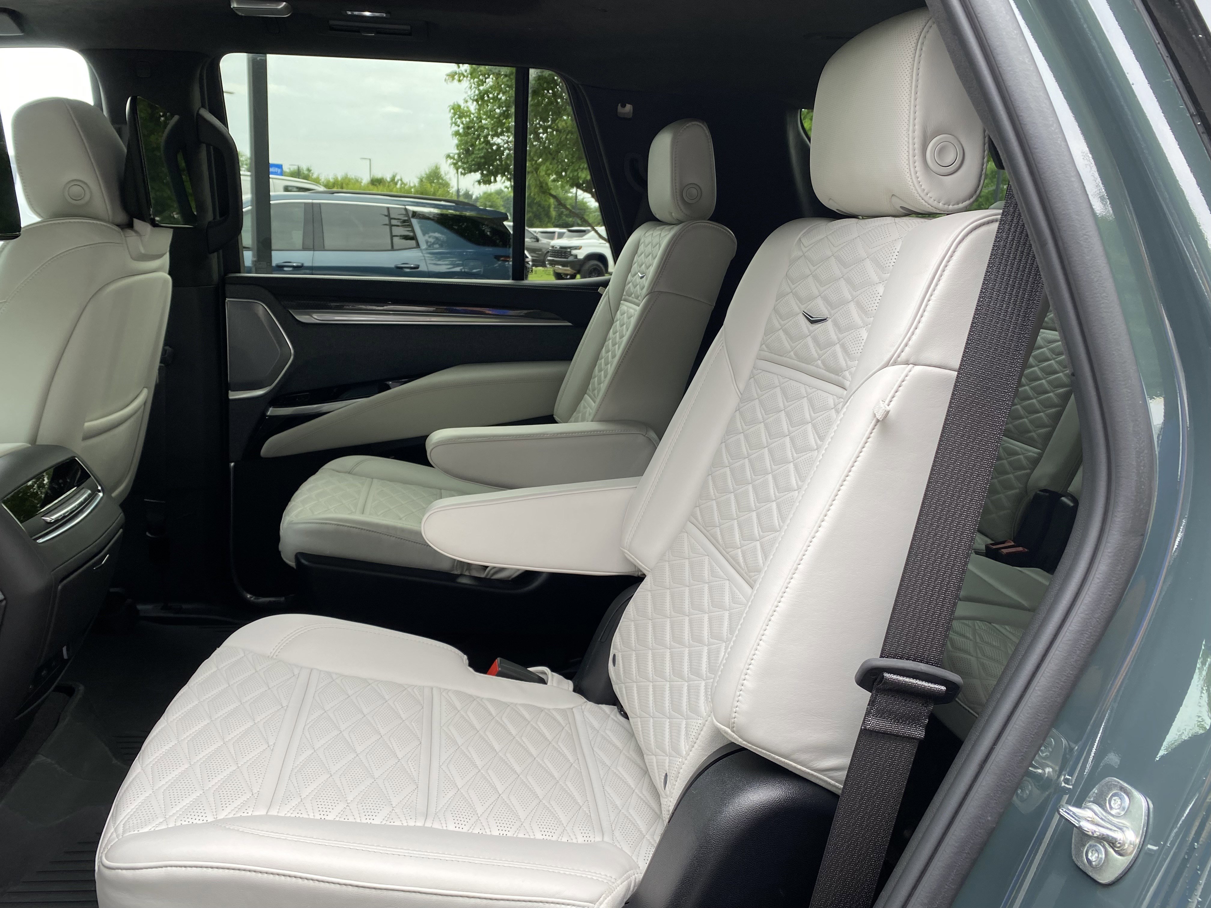 Used 2025 Cadillac Escalade V w/ LPO, Floor Liner Package AWD/4WD image 40