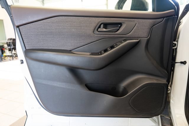 Used 2023 Nissan Rogue S AWD/4WD image 21