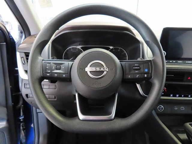 Used 2023 Nissan Rogue SV image 8