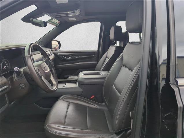 Used 2021 GMC Yukon XL Denali w/ Denali Premium Package image 16