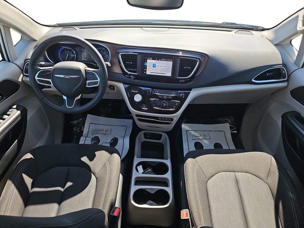 Used 2023 Chrysler Voyager LX image 12