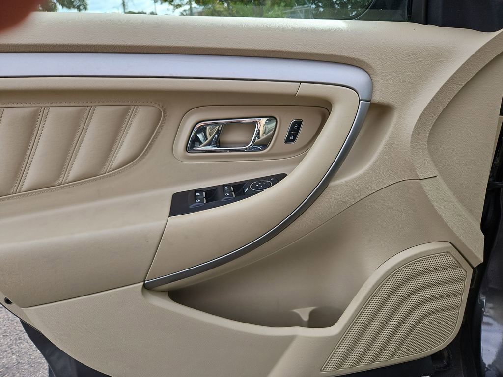 Used 2017 Ford Taurus SE image 22