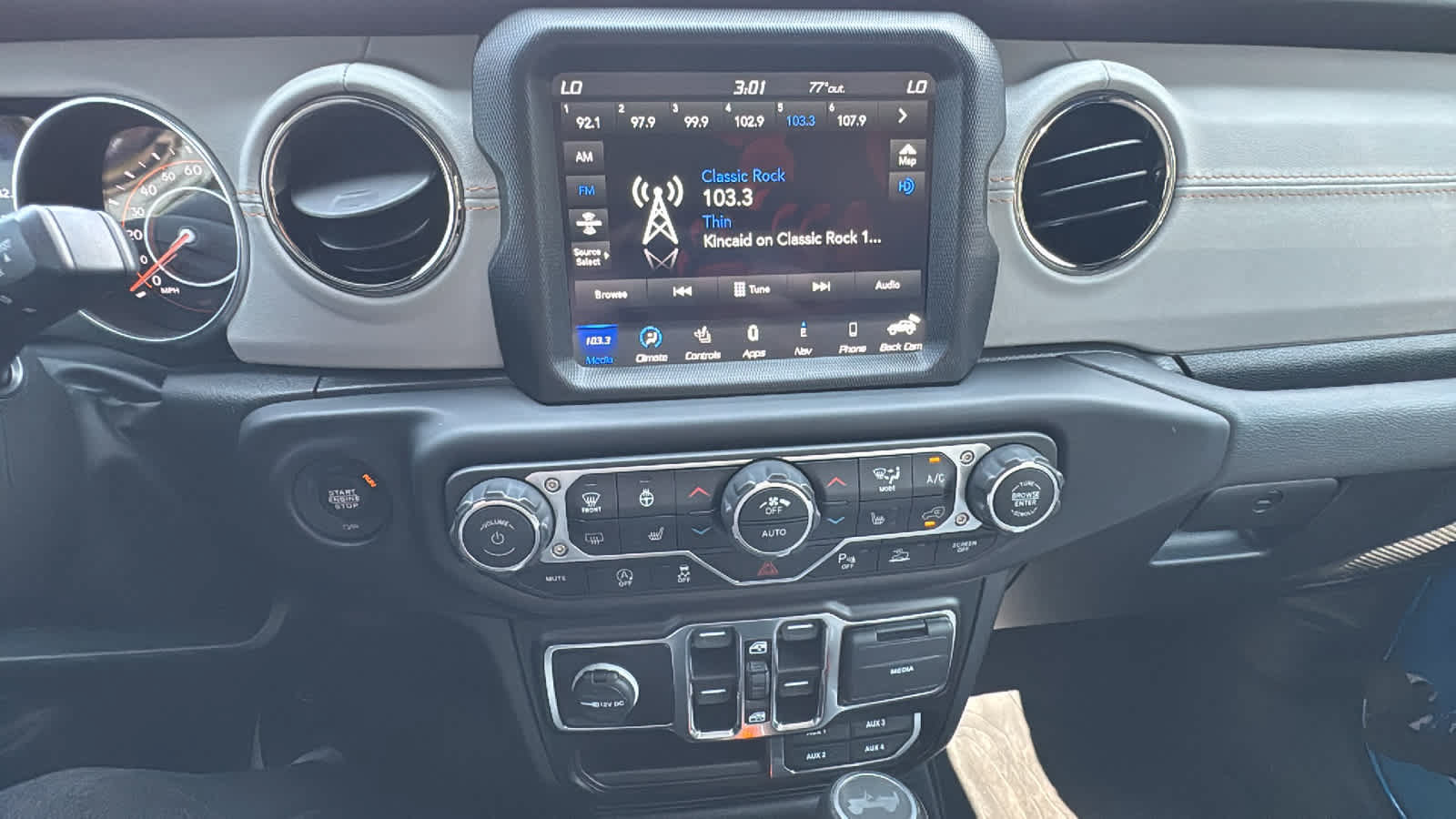 Used 2022 Jeep Wrangler Unlimited Sahara AWD/4WD image 14