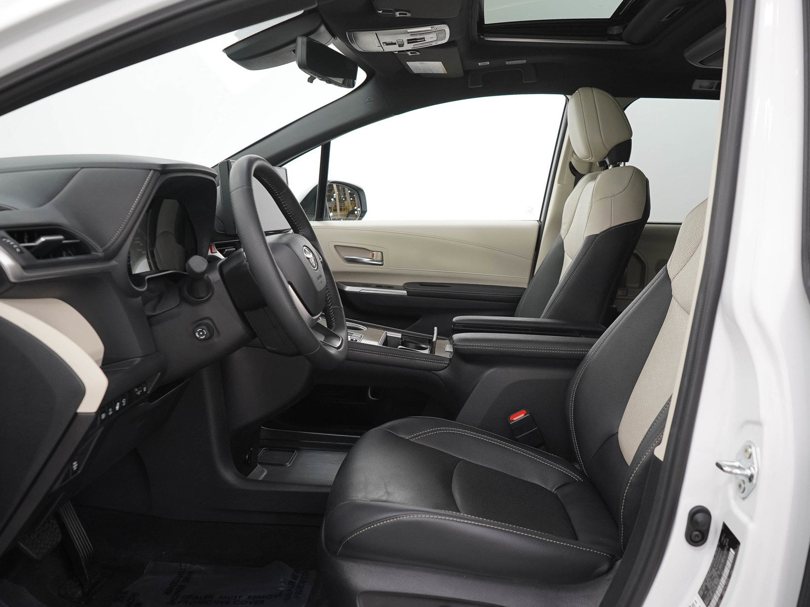 Used 2025 Toyota Sienna Platinum AWD/4WD image 27