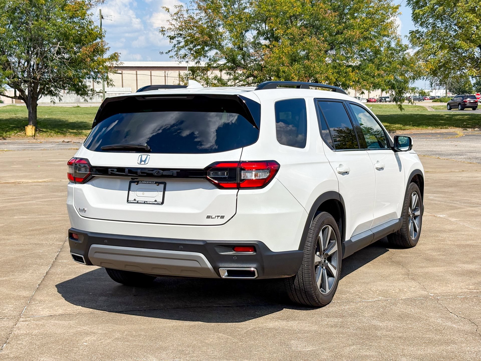 Used 2025 Honda Pilot Elite image 12