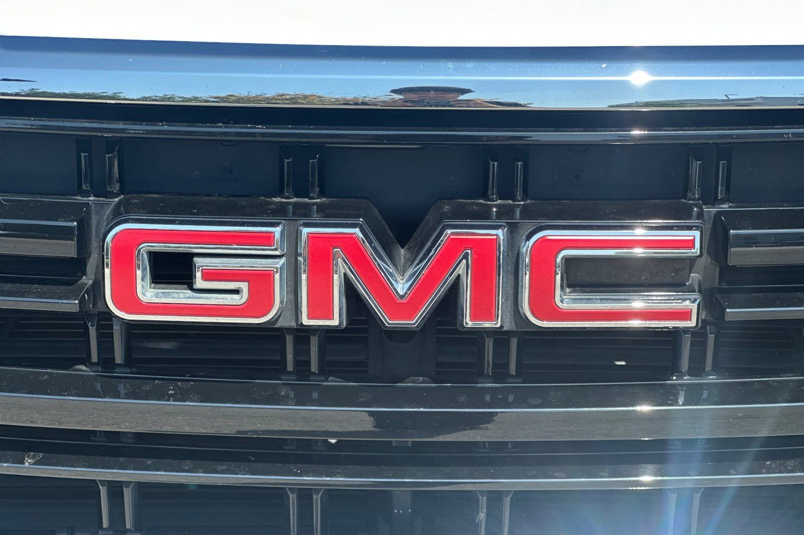 Used 2022 GMC Yukon SLE image 40