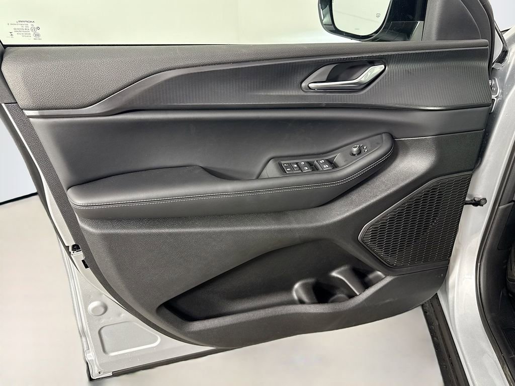 New 2025 Jeep Grand Cherokee L Laredo image 18