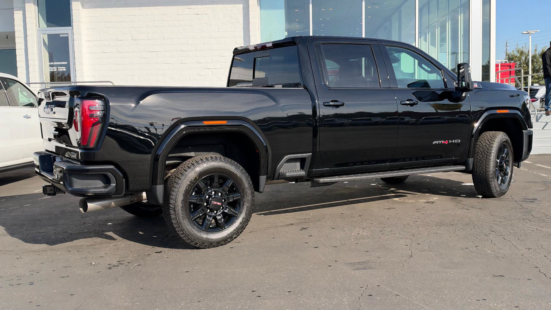 New 2026 GMC Sierra 2500 AT4 w/ AT4 Premium Plus Package AWD/4WD image 4